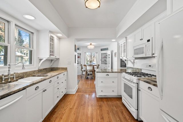 1076 Shabbona DRIVE, Fontana, WI 53125