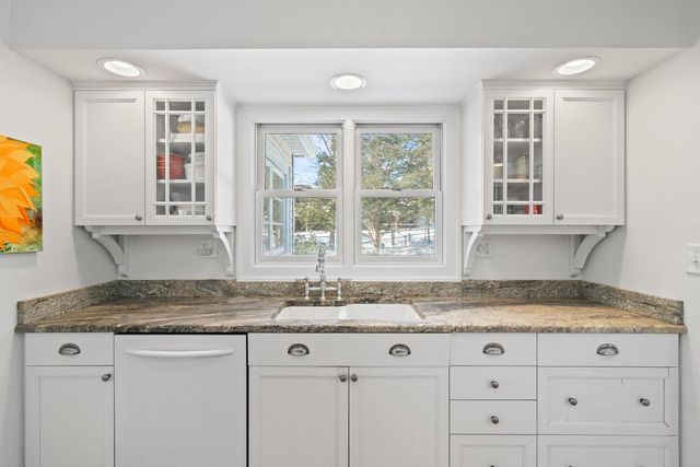 1076 Shabbona DRIVE, Fontana, WI 53125