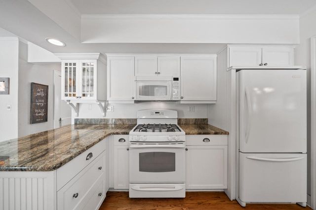 1076 Shabbona DRIVE, Fontana, WI 53125