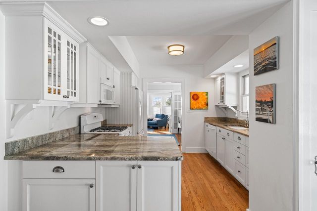 1076 Shabbona DRIVE, Fontana, WI 53125