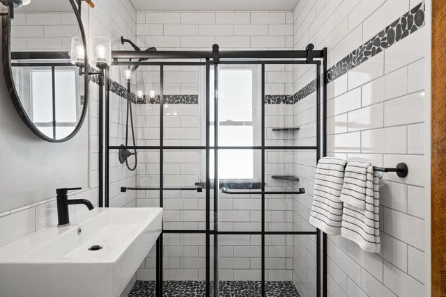 1076 Shabbona DRIVE, Fontana, WI 53125