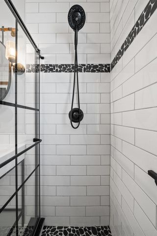 1076 Shabbona DRIVE, Fontana, WI 53125