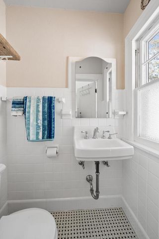 1076 Shabbona DRIVE, Fontana, WI 53125