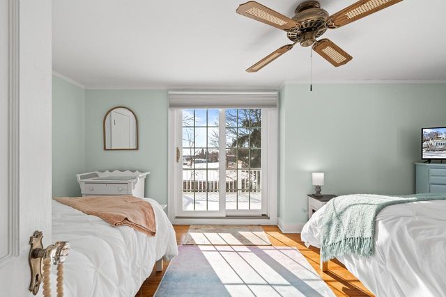 1076 Shabbona DRIVE, Fontana, WI 53125