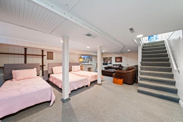 1076 Shabbona DRIVE, Fontana, WI 53125