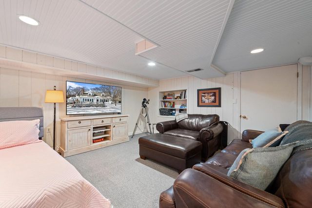 1076 Shabbona DRIVE, Fontana, WI 53125