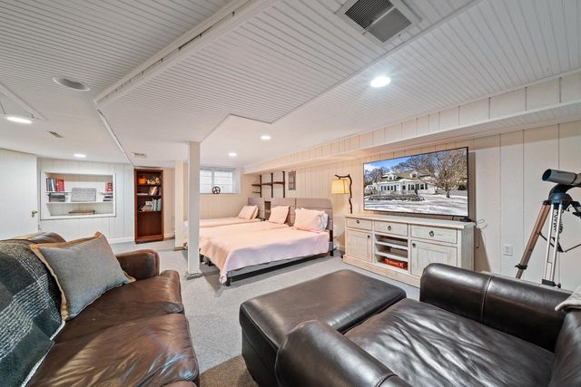 1076 Shabbona DRIVE, Fontana, WI 53125