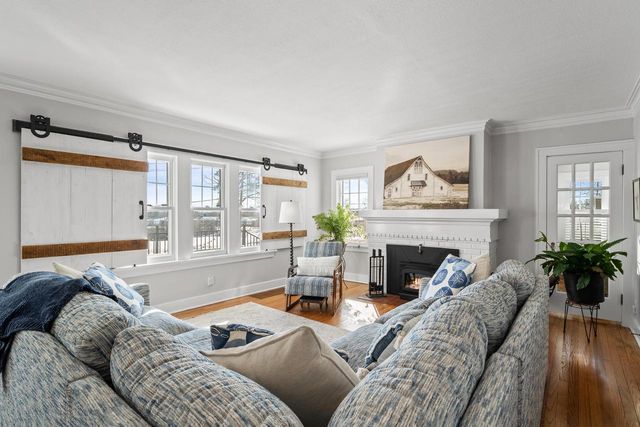 1076 Shabbona DRIVE, Fontana, WI 53125