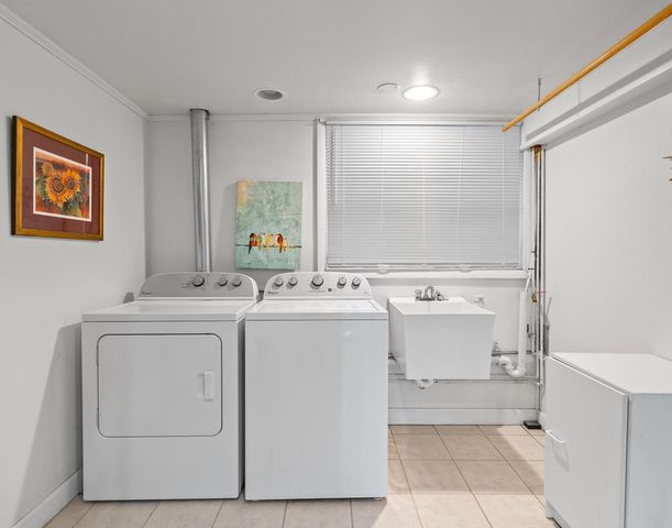 1076 Shabbona DRIVE, Fontana, WI 53125