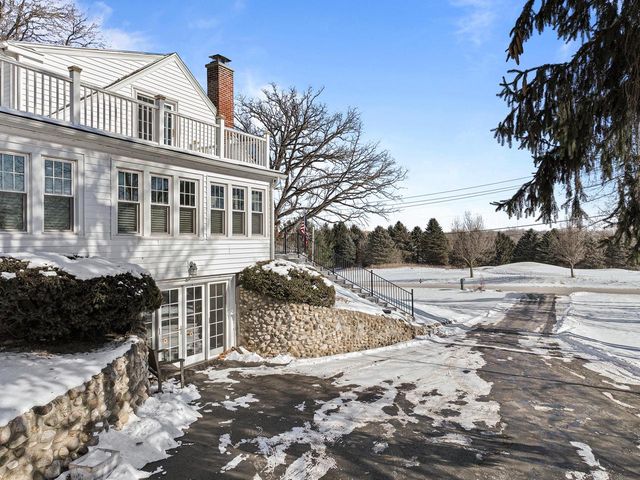 1076 Shabbona DRIVE, Fontana, WI 53125