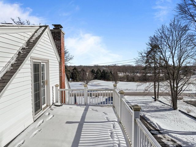 1076 Shabbona DRIVE, Fontana, WI 53125