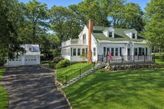 1076 Shabbona DRIVE, Fontana, WI 53125