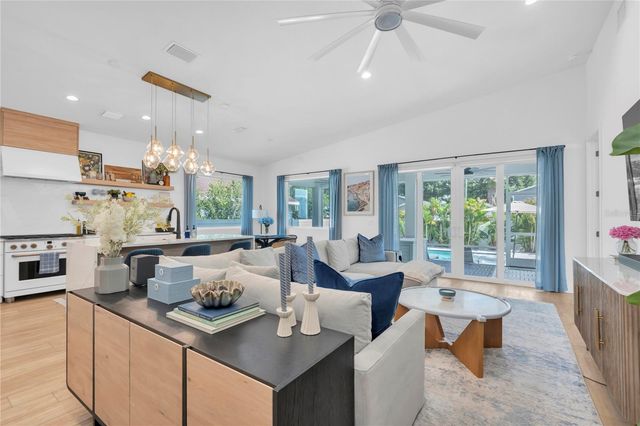5451 2ND AVENUE S, St Petersburg, FL 33707