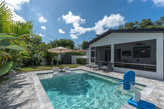 5451 2ND AVENUE S, St Petersburg, FL 33707
