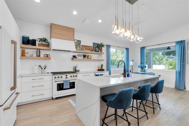 5451 2ND AVENUE S, St Petersburg, FL 33707