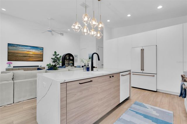 5451 2ND AVENUE S, St Petersburg, FL 33707