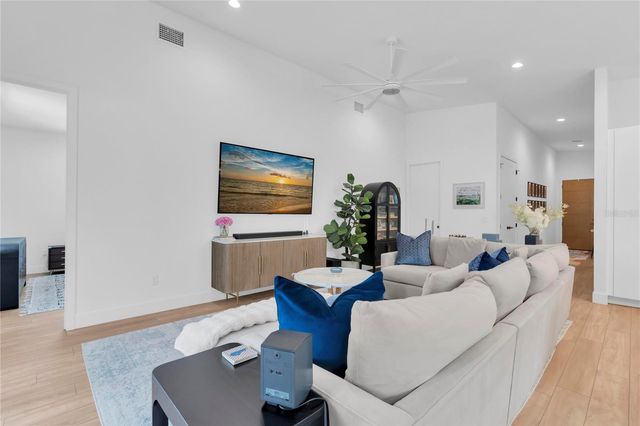 5451 2ND AVENUE S, St Petersburg, FL 33707