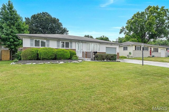 922 Vegas Drive, St Louis, MO 63125