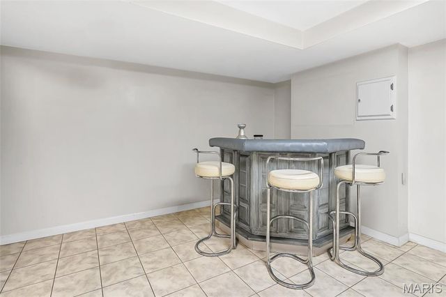 922 Vegas Drive, St Louis, MO 63125