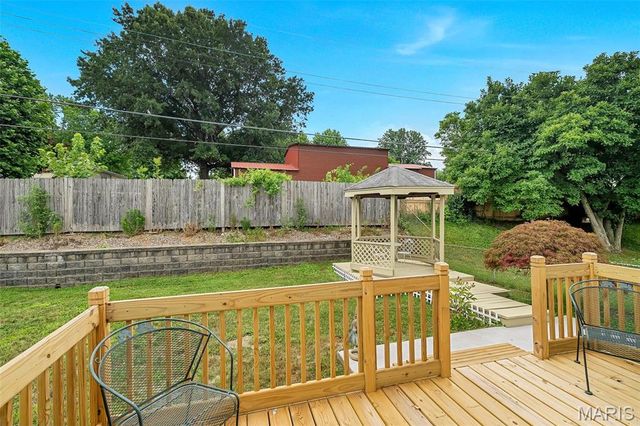 922 Vegas Drive, St Louis, MO 63125