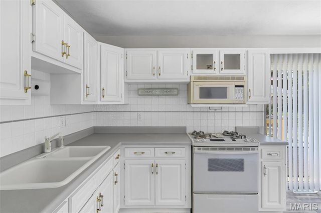 922 Vegas Drive, St Louis, MO 63125