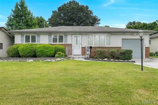 922 Vegas Drive, St Louis, MO 63125