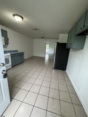 923 Hospital Dr Apt B, Madison, TN 37115