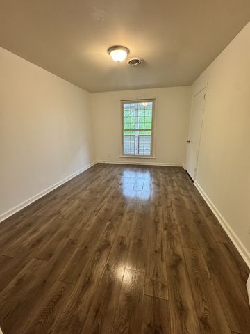 923 Hospital Dr Apt B, Madison, TN 37115