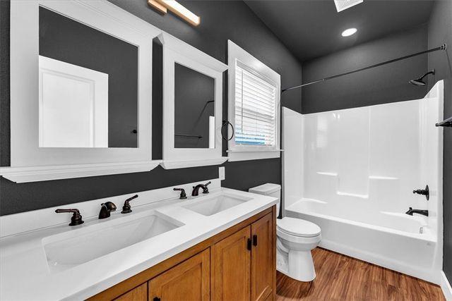 25 W 5th Street, Fayetteville, AR 72701