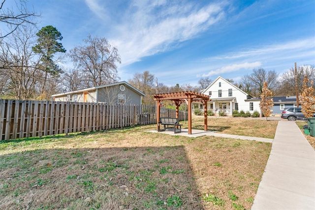 25 W 5th Street, Fayetteville, AR 72701