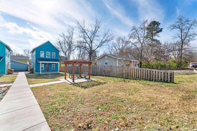 25 W 5th Street, Fayetteville, AR 72701