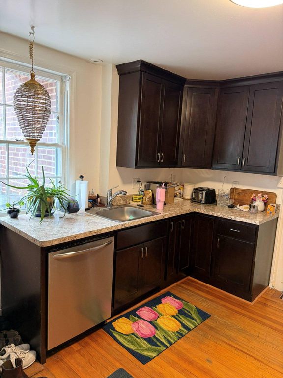 Image 6 of property listing at 33 E 3RD ST, Frederick, MD 21701