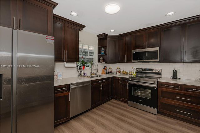 395 W 39th Pl, Hialeah, FL 33012