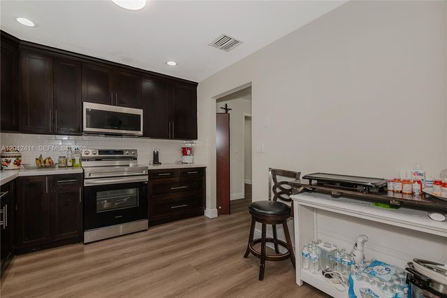 395 W 39th Pl, Hialeah, FL 33012