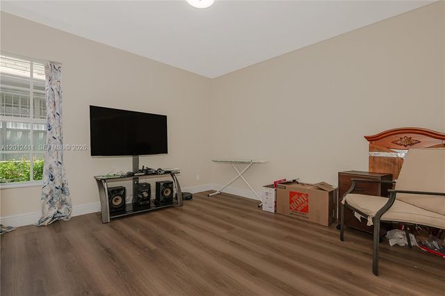 395 W 39th Pl, Hialeah, FL 33012