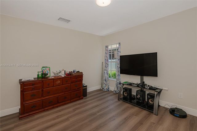 395 W 39th Pl, Hialeah, FL 33012