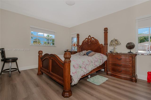395 W 39th Pl, Hialeah, FL 33012