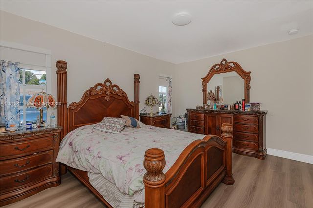 395 W 39th Pl, Hialeah, FL 33012