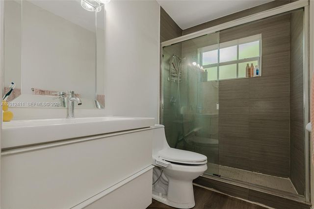 395 W 39th Pl, Hialeah, FL 33012