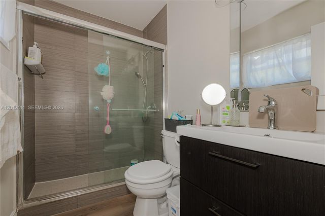395 W 39th Pl, Hialeah, FL 33012