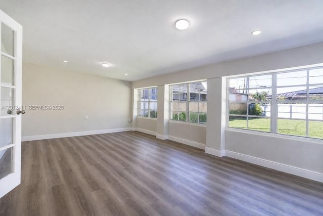 395 W 39th Pl, Hialeah, FL 33012