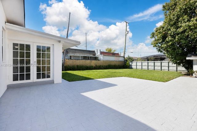 395 W 39th Pl, Hialeah, FL 33012