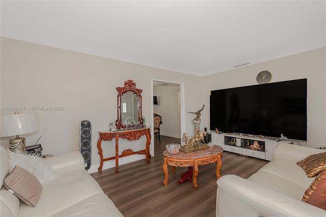 395 W 39th Pl, Hialeah, FL 33012
