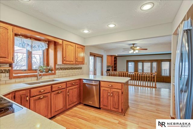501 Kent Drive, Papillion, NE 68046