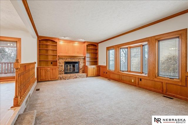 501 Kent Drive, Papillion, NE 68046