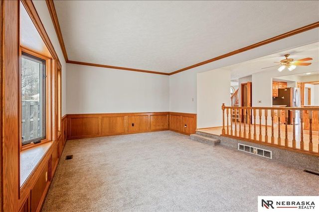 501 Kent Drive, Papillion, NE 68046