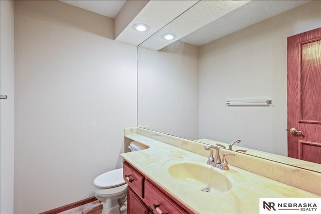 501 Kent Drive, Papillion, NE 68046