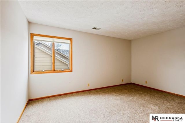 501 Kent Drive, Papillion, NE 68046