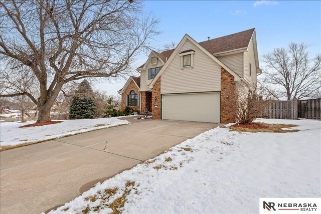 501 Kent Drive, Papillion, NE 68046
