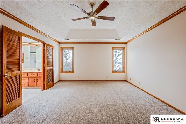 501 Kent Drive, Papillion, NE 68046